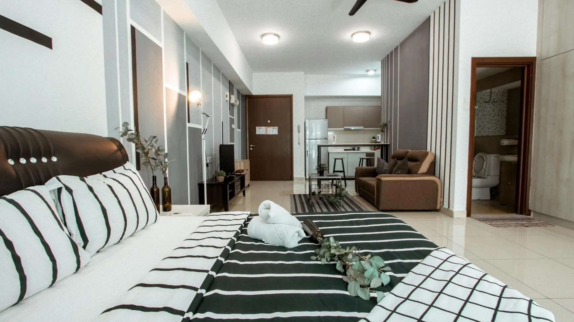 Regalia Residence The Sky Pool Suite Kuala Lumpur